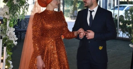 Genç Çift Türbanlı Hatun
