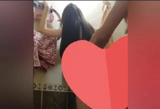 Bak abin öğrenirse ikimizde yanarız. Banyoda yengeyi fena sikiyor