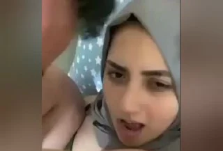 Türbanlı hatunu gayet güzel sikiyor