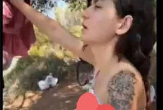 Ayakta köklenirken birden çekilen ”şey zaten offf.” deyip yediği yarağın etkisiyle cümlesini unutan Ayşen