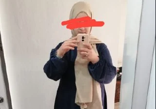 Evli türbanlı hatun