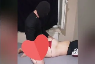Hırsız fantezili türbanlı sikişi tamamı linkte