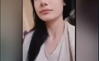 Çıtır kıza sakso çektirip çaktırmadan ağzına boşalıyor