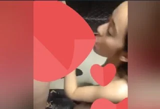İki erkeğe meze olan genç kaşar dölleri boydan boya fışkırttırıyor