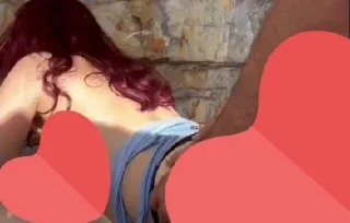 Kızıl hatunu bungalovda sikiyor. Linkte 4 adet videosu mevcut.